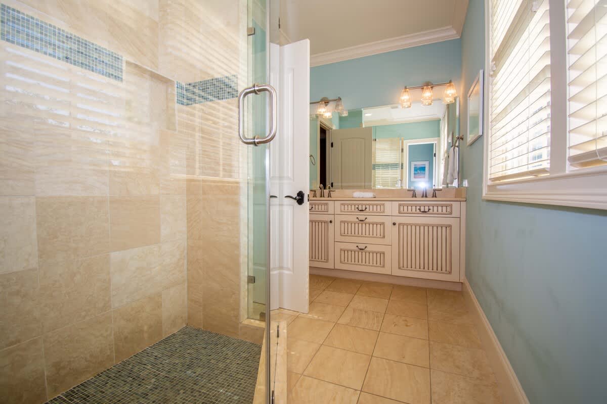 2nd Level Primary Full En Suite Bathroom with Walk-in Shower