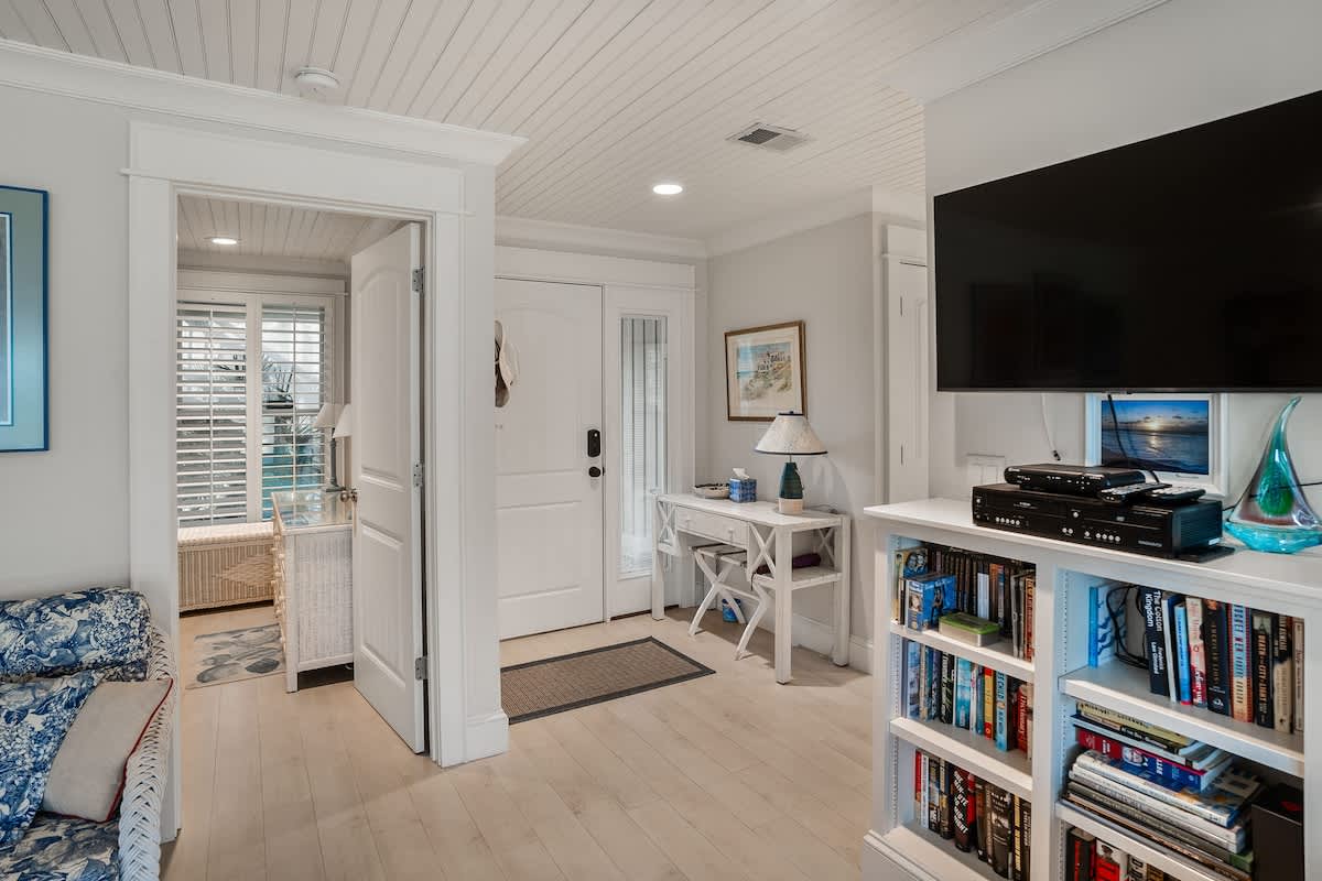 111 Capt John Fripp Villa | Photo 3