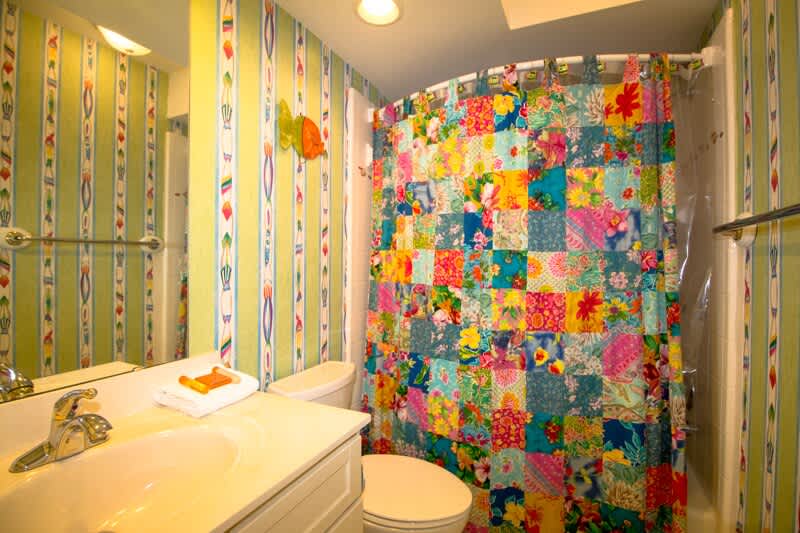 Guest Full Bathroom, En Suite
