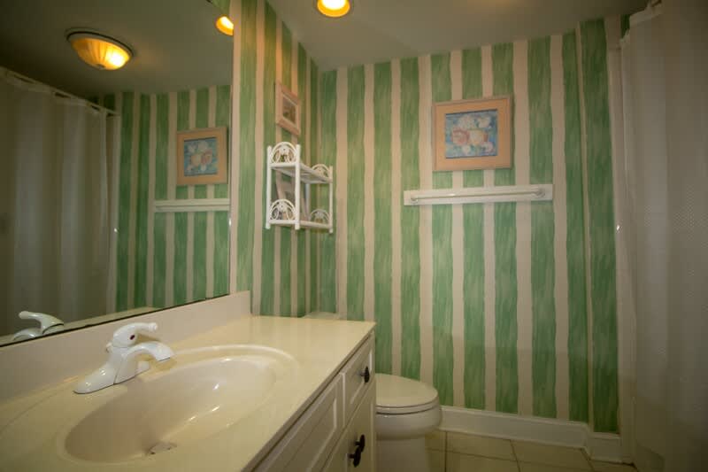 2nd Level Full Bathroom, En Suite