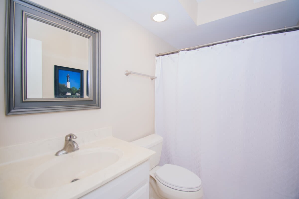 Guest Full Bathroom, En Suite