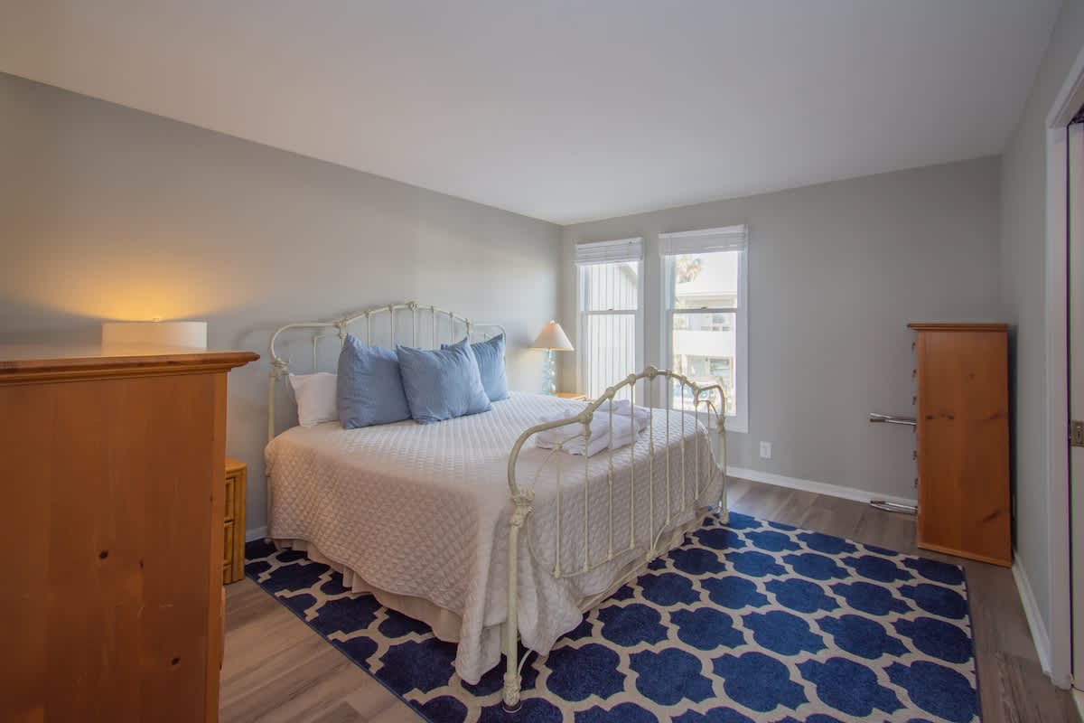 1st Level Primary Bedroom with King Bed and Full En Suite Bathroom