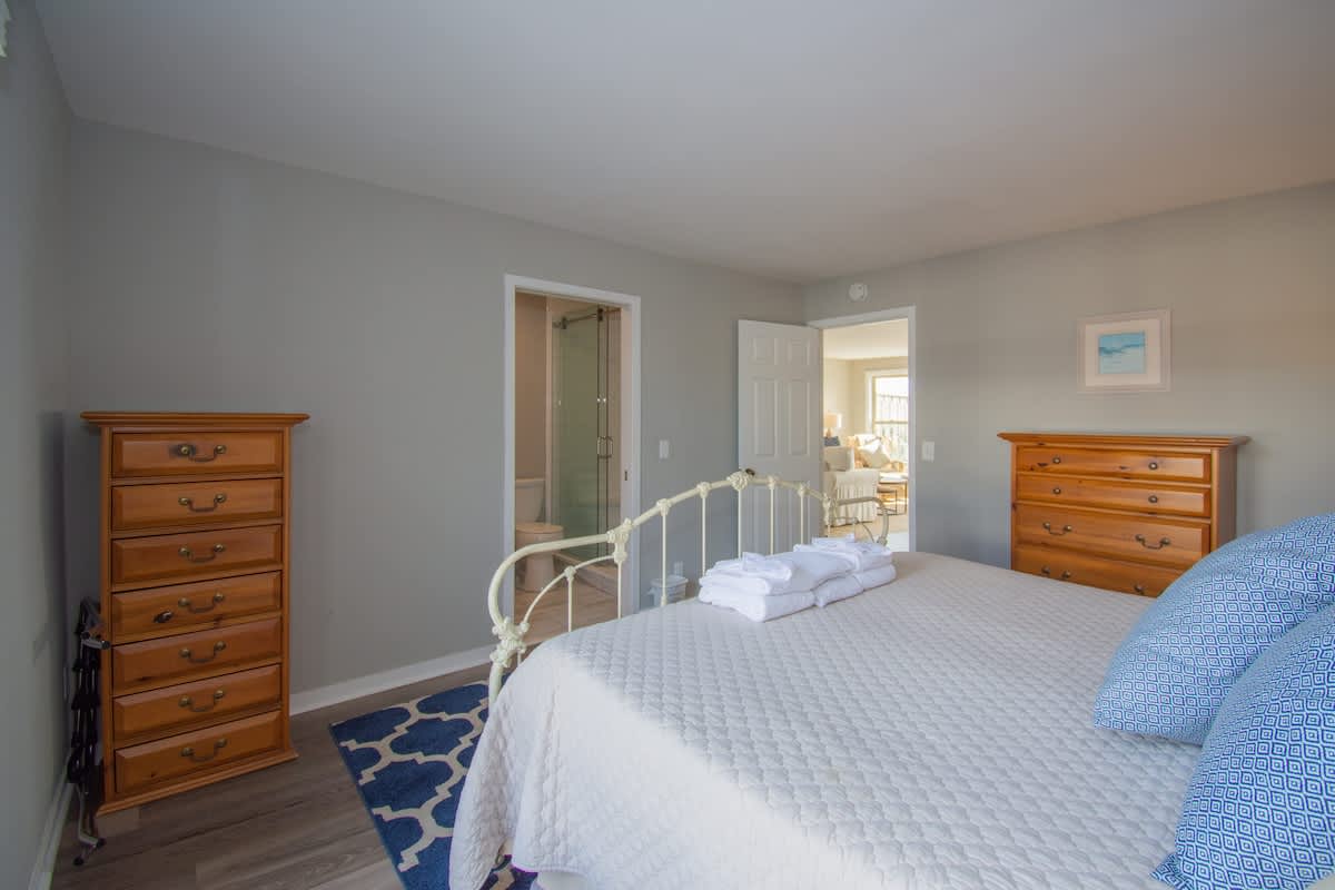 1st Level Primary Bedroom with King Bed and Full En Suite Bathroom