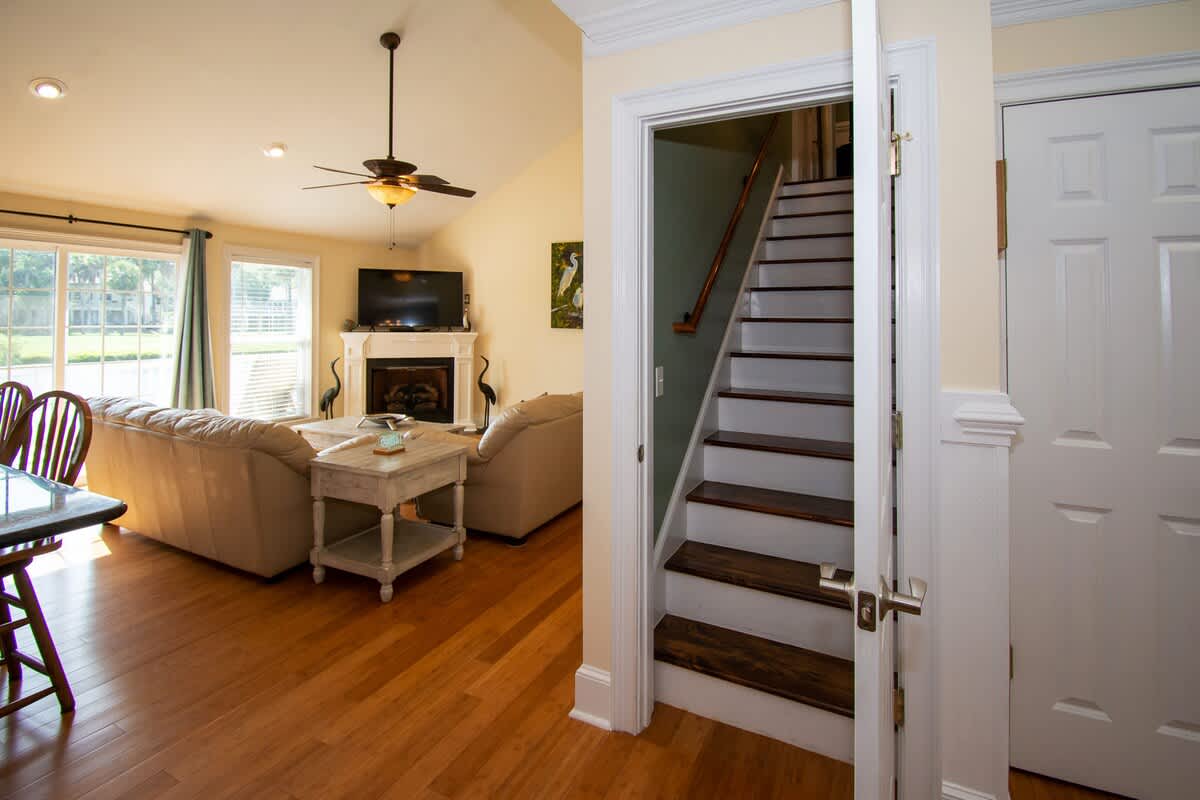 Main entrance to living area and upstairs loft