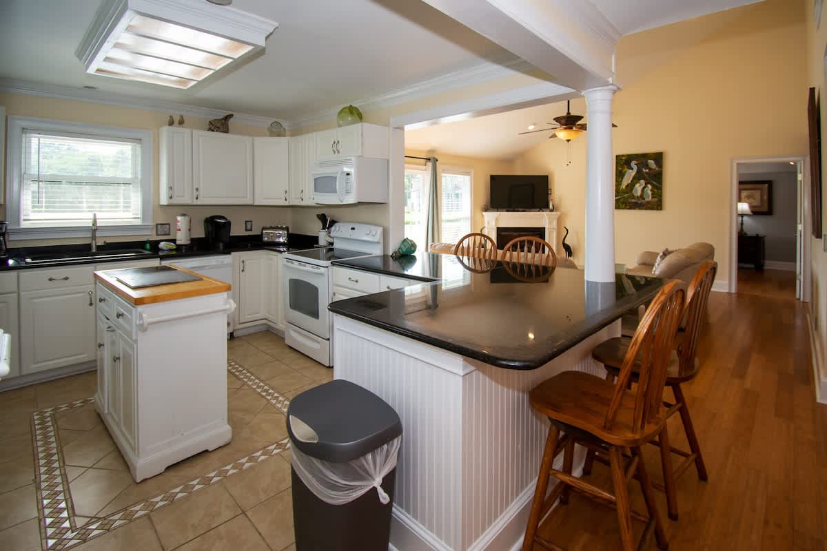 Well-equipped kitchen with island