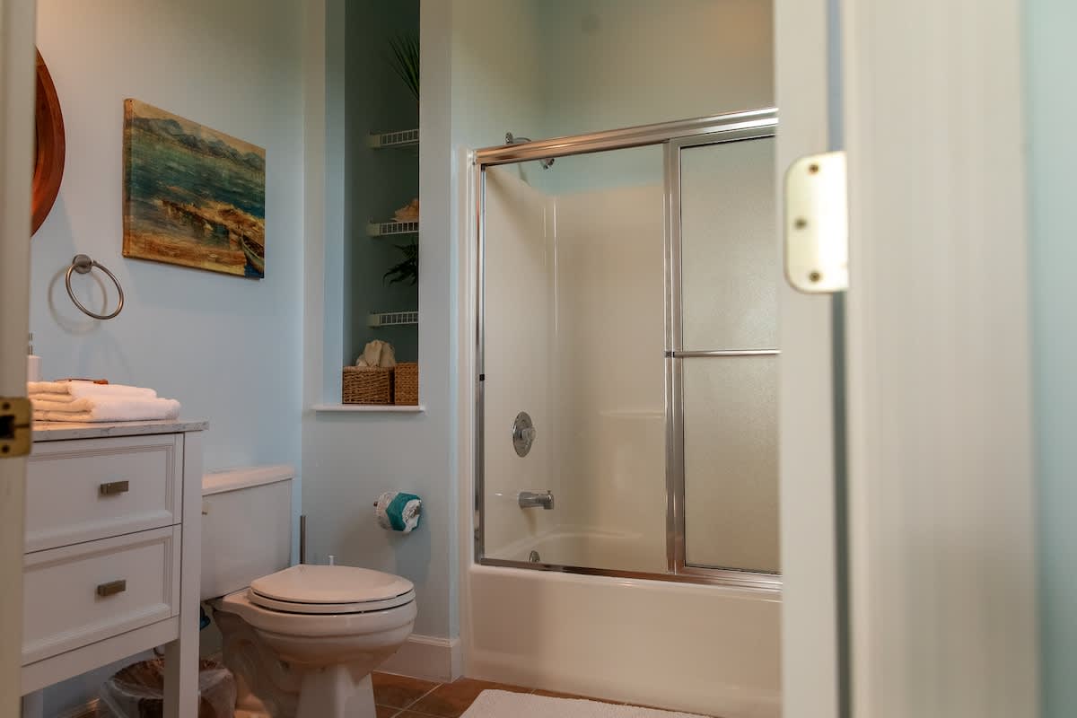 Guest En Suite Bathroom