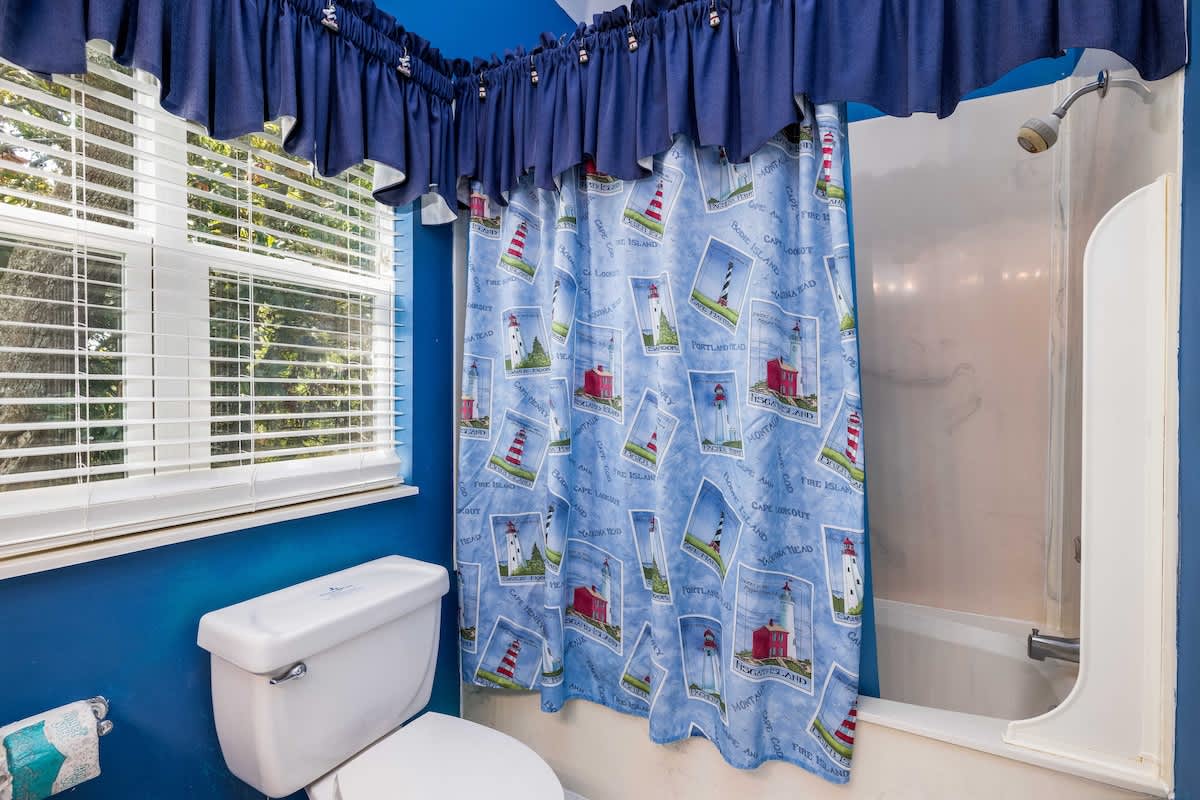 Primary En Suite Bathroom