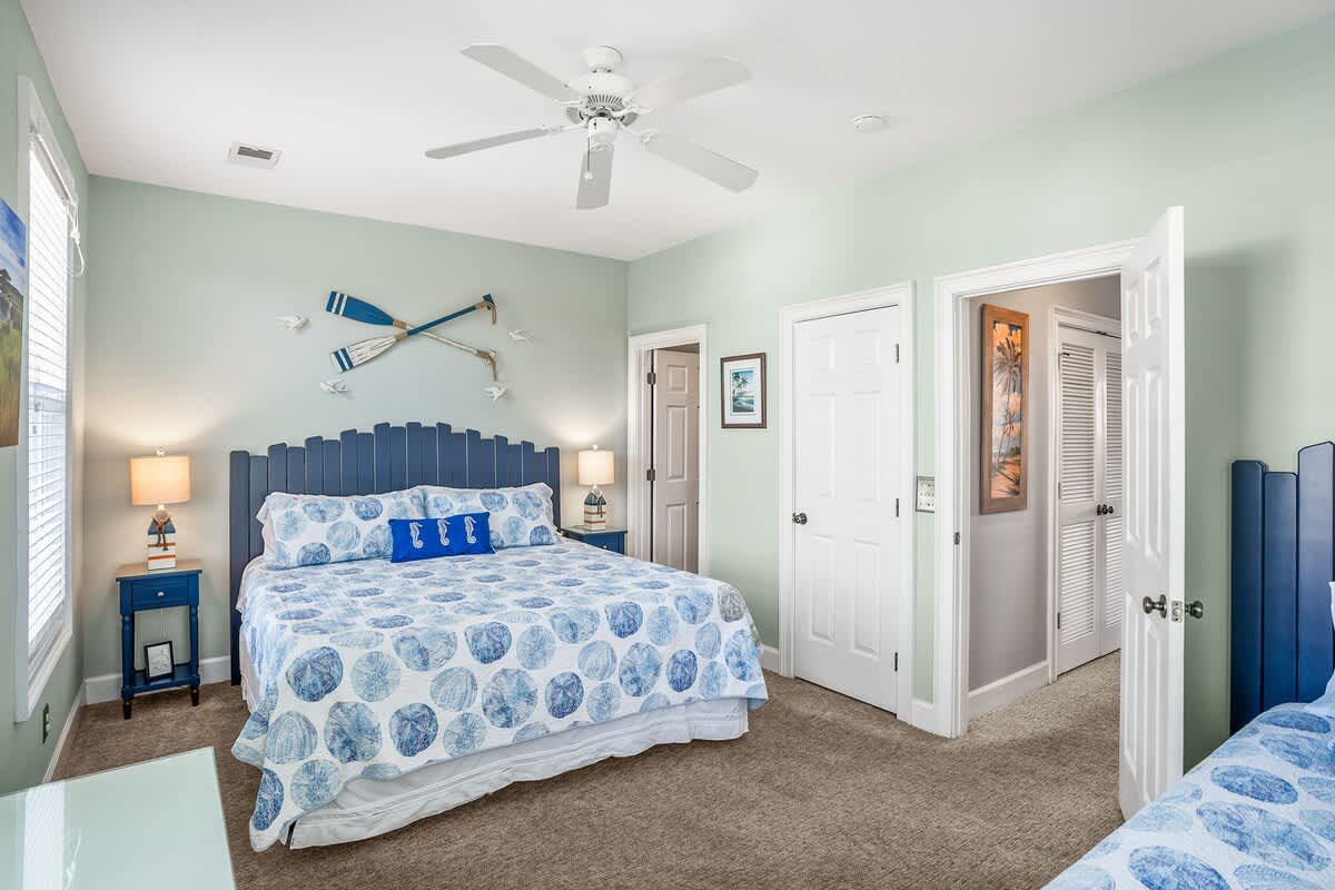 Upstairs Bedroom with King and Twin bed as well as an En-Suite 