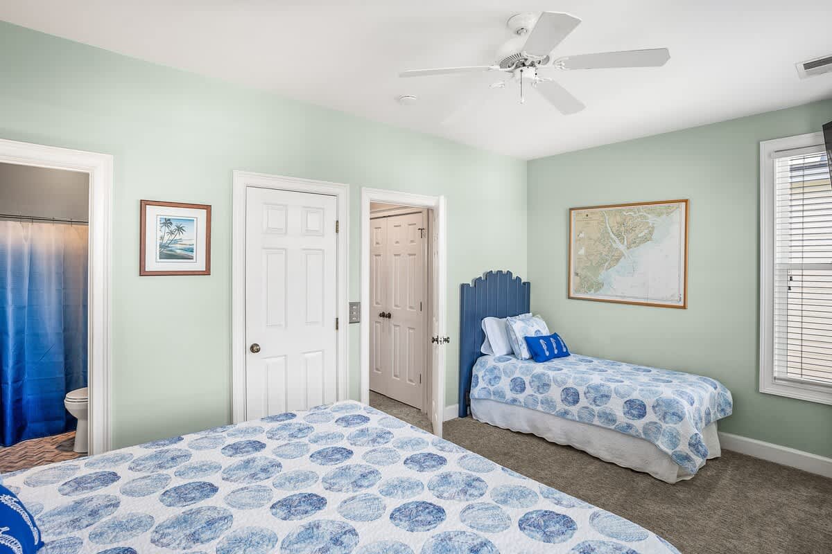 Upstairs Bedroom with King and Twin bed as well as an En-Suite 
