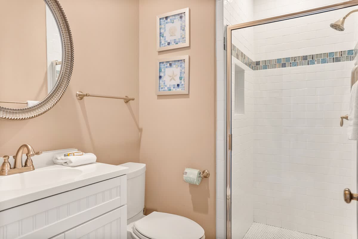 Hall Bathroom 