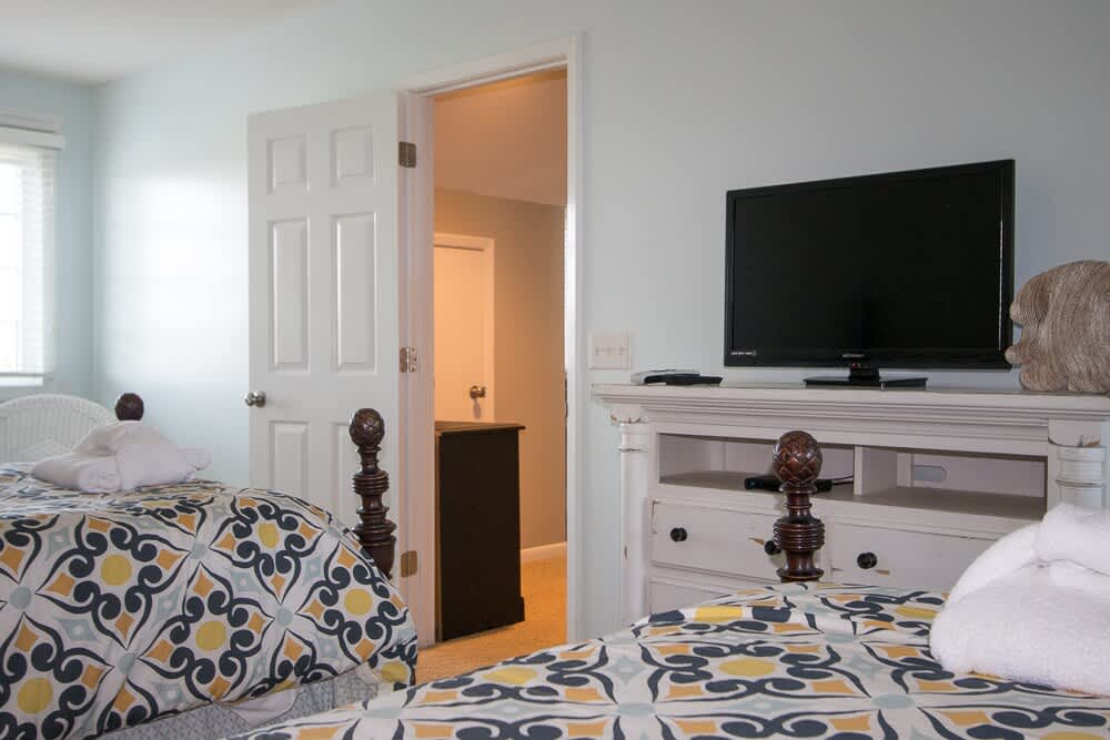 302 Ocean Point Drive | Photo 18