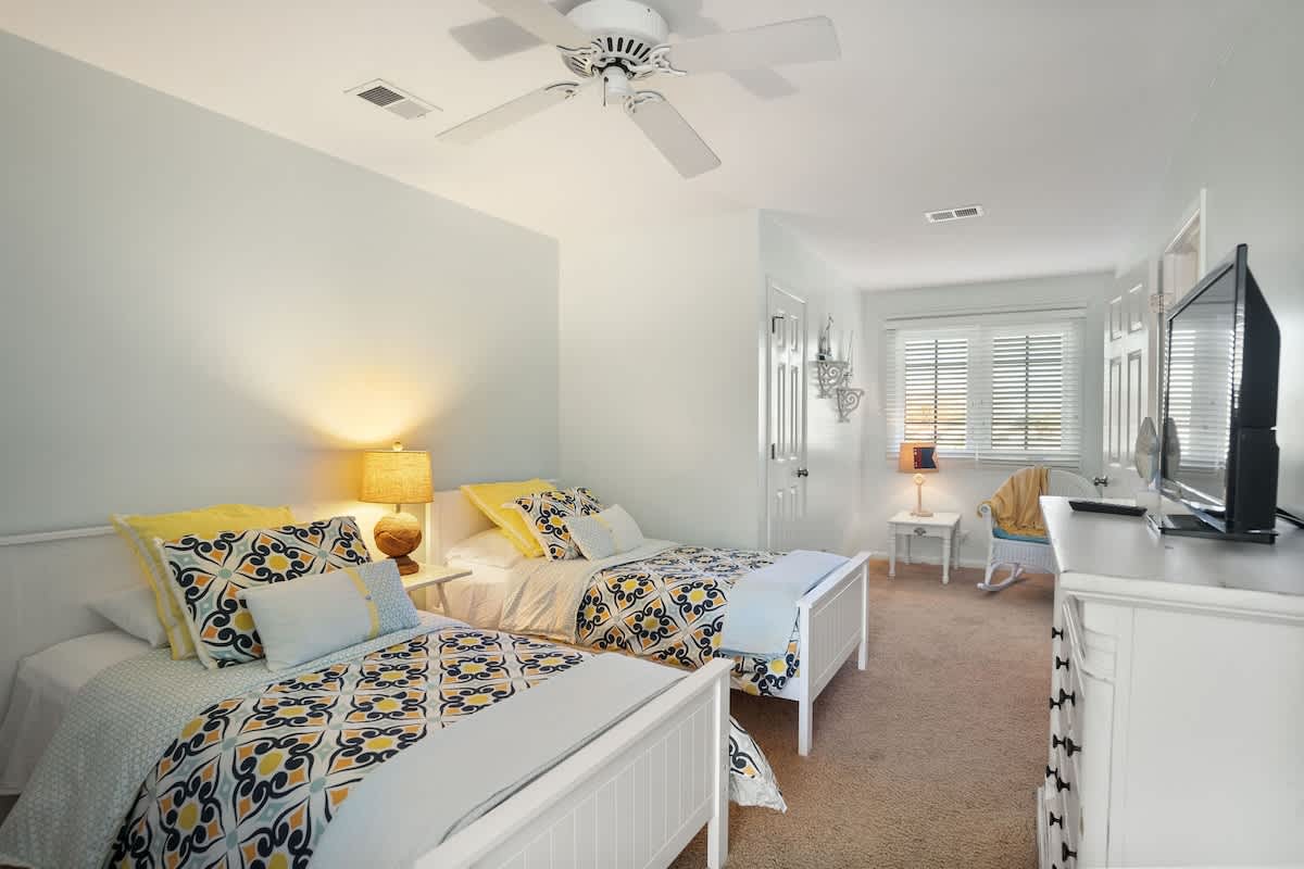 302 Ocean Point Drive | Photo 16