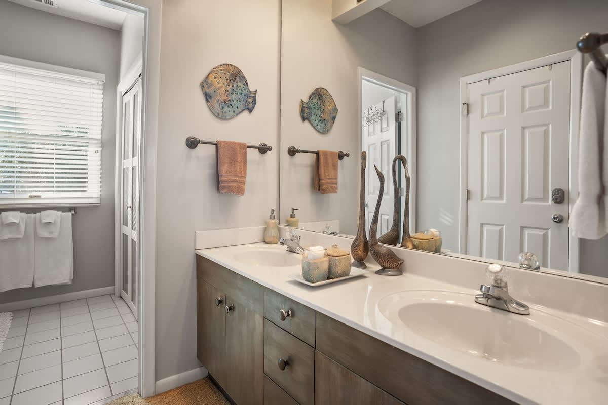 302 Ocean Point Drive | Photo 15