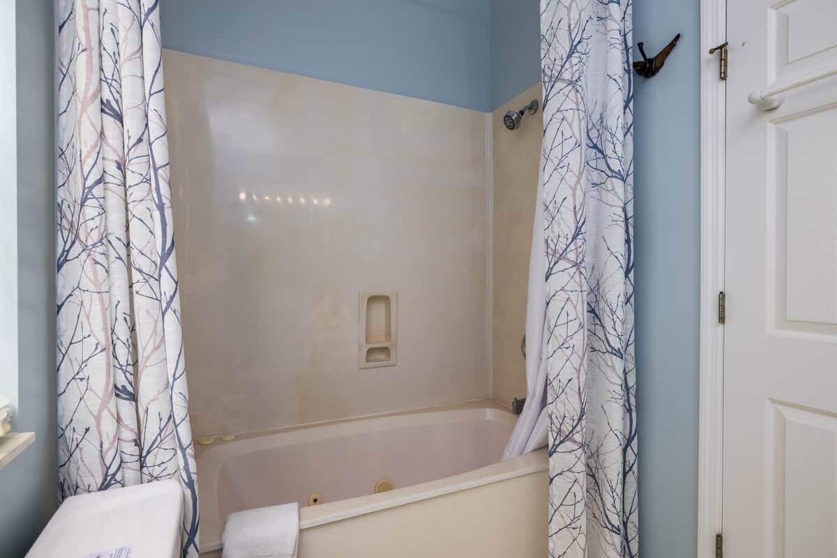 Primary En Suite Bathroom