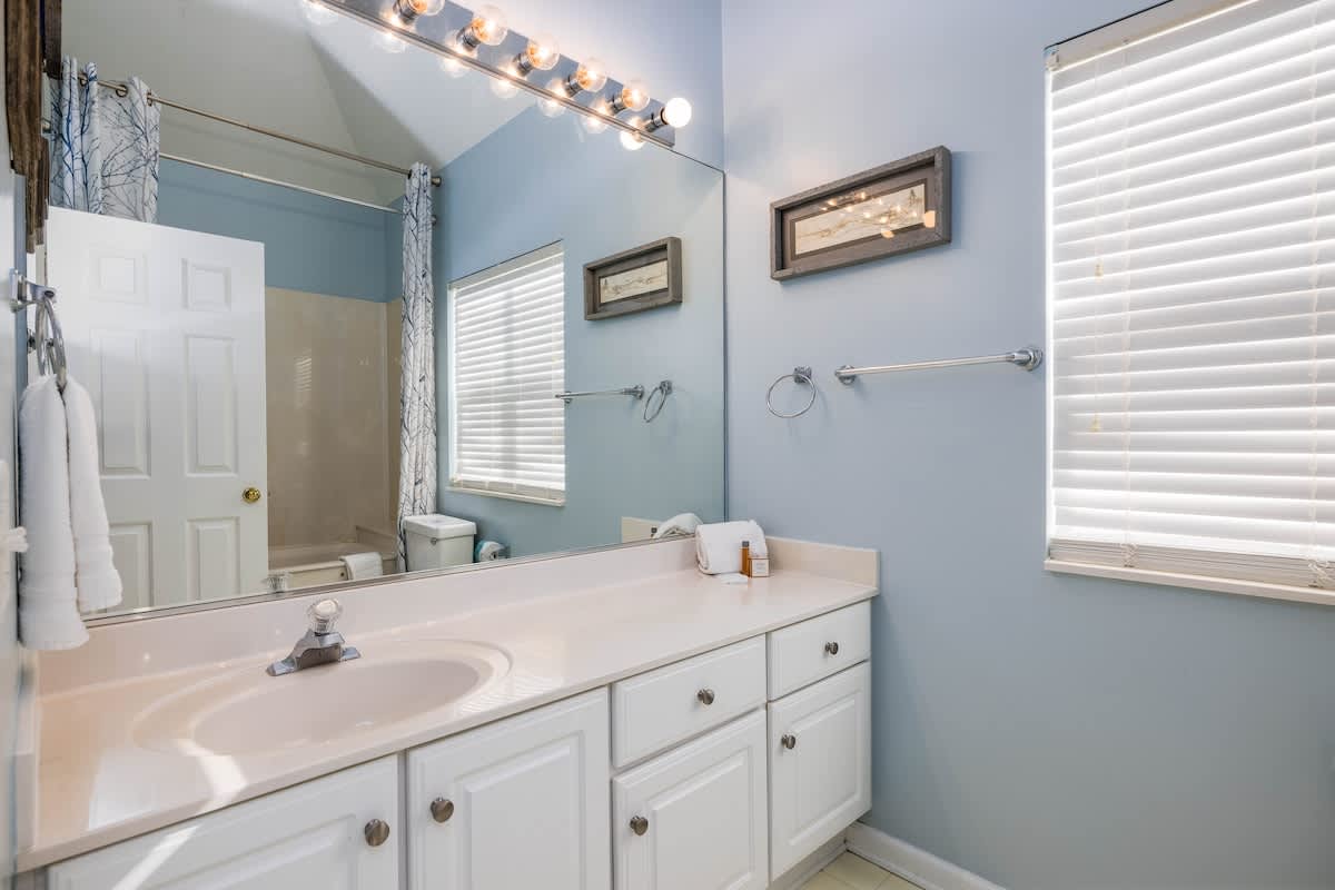 Primary En Suite Bathroom