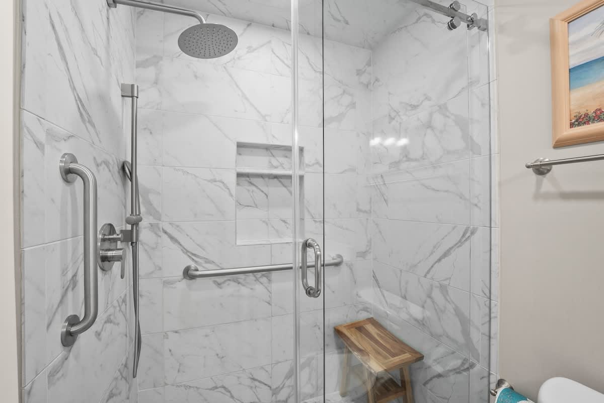 Upstairs Full Shared Bathroom