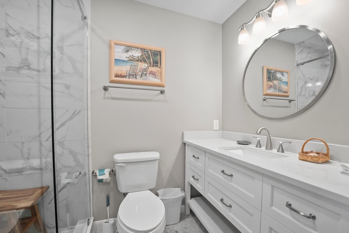 Upstairs Full Shared Bathroom