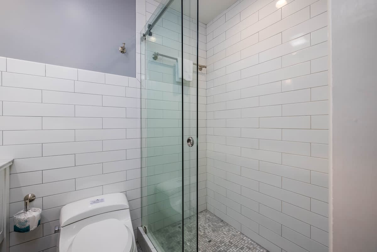 Upstairs Shared Full Bathroom