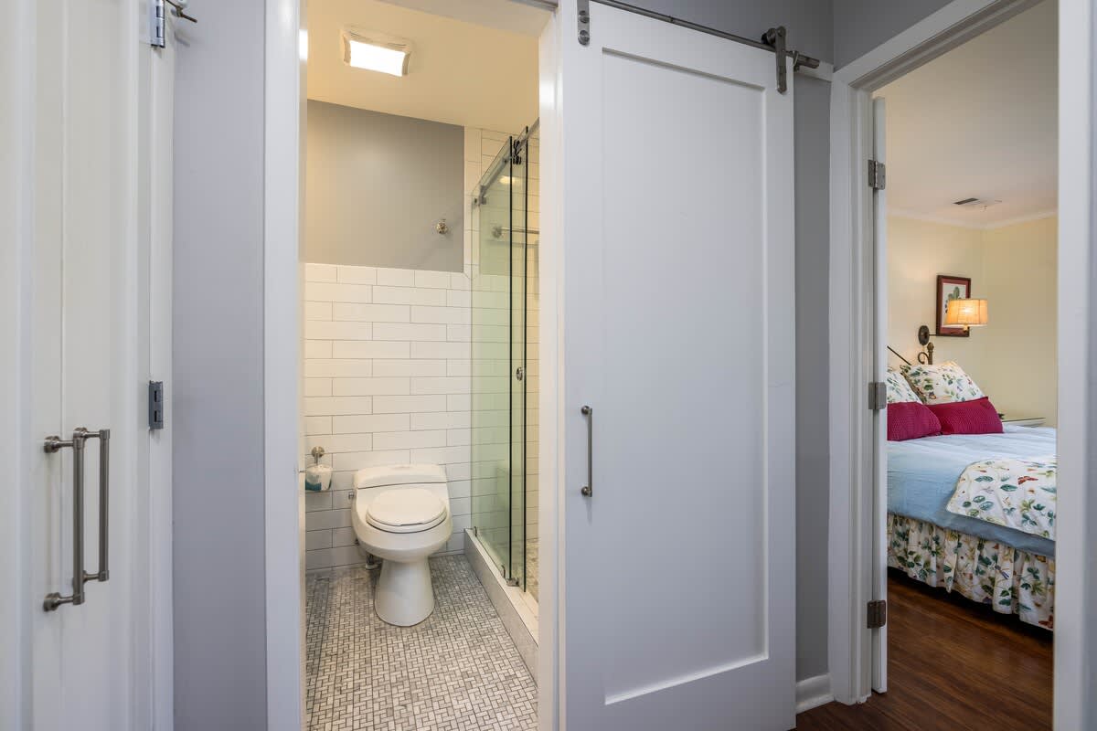 Upstairs Shared Full Bathroom