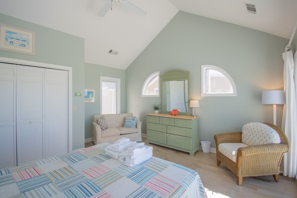 Second floor guest bedroom with stunning balcony views