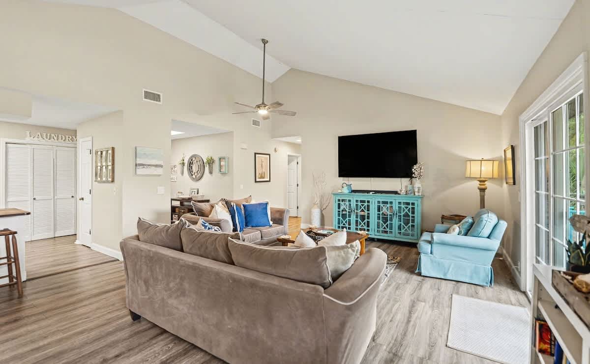 359 Tarpon Blvd | Photo 7
