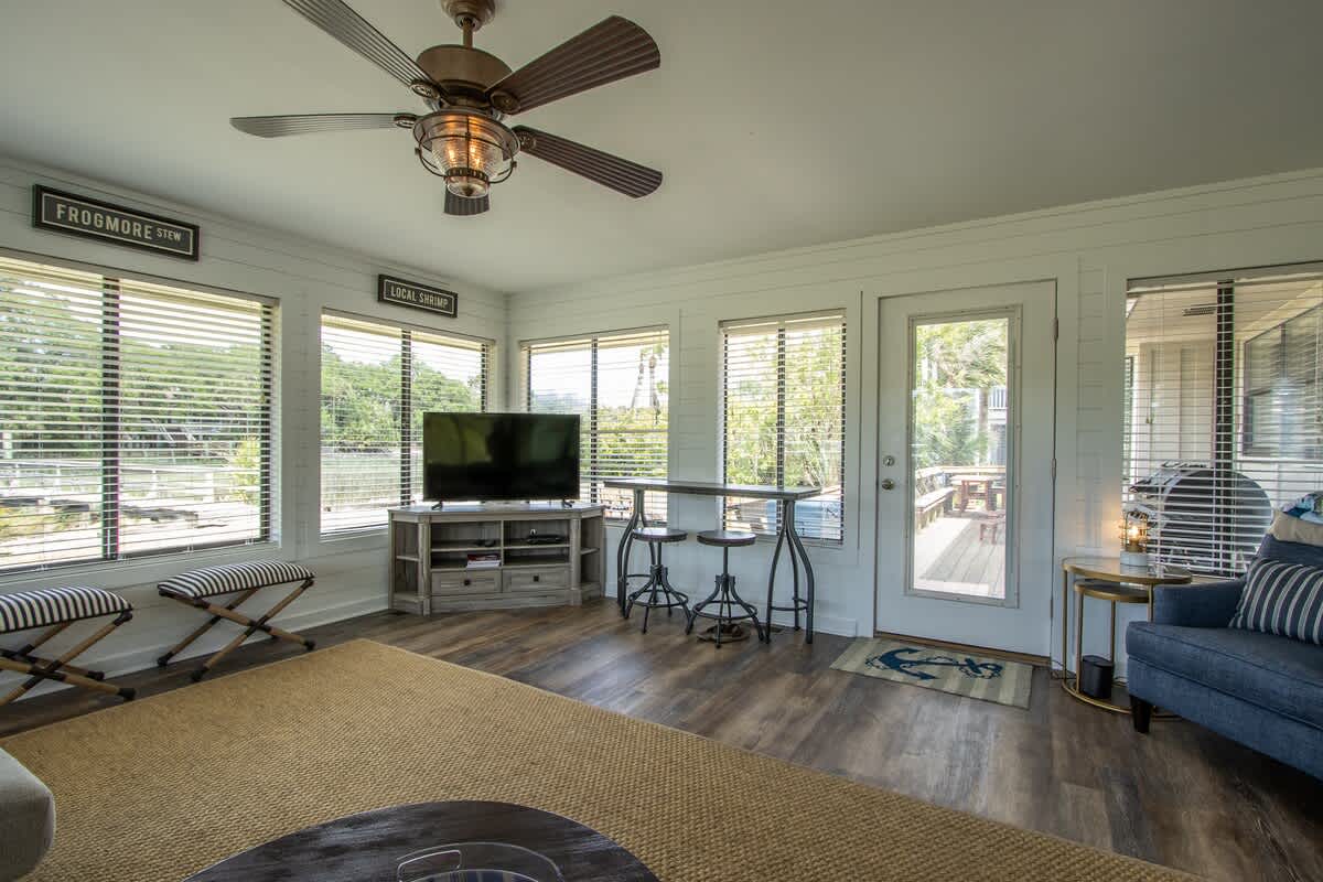 377 Tarpon Blvd | Photo 19