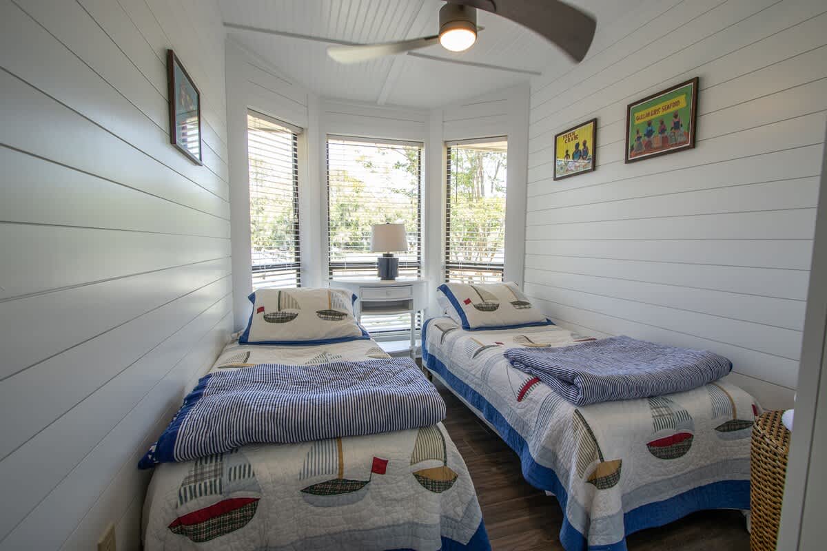377 Tarpon Blvd | Photo 36