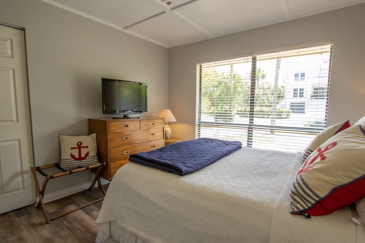 377 Tarpon Blvd | Photo 35