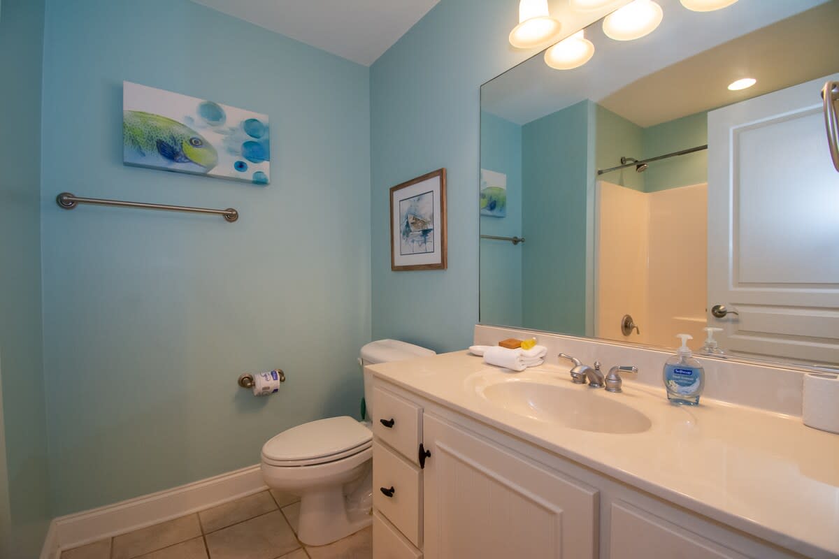 2nd Level Hallway Full Bathroom