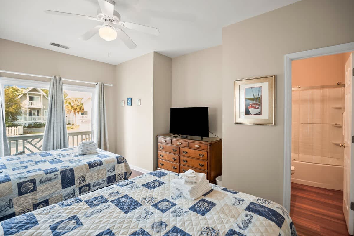Guest Bedroom with a Shared Balcony to the other Guest Bedroom and Ensuite 