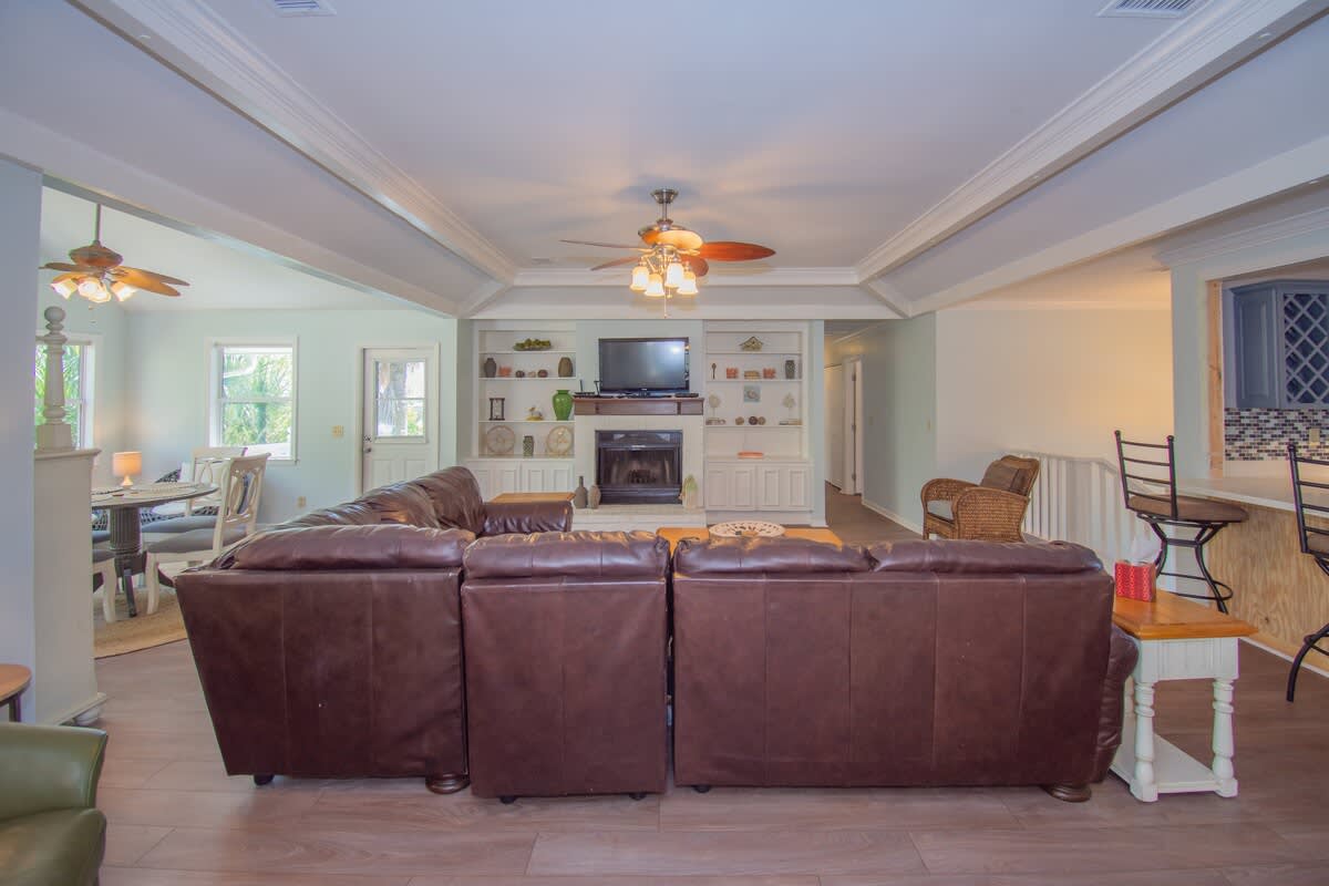 380 Tarpon Blvd | Photo 9