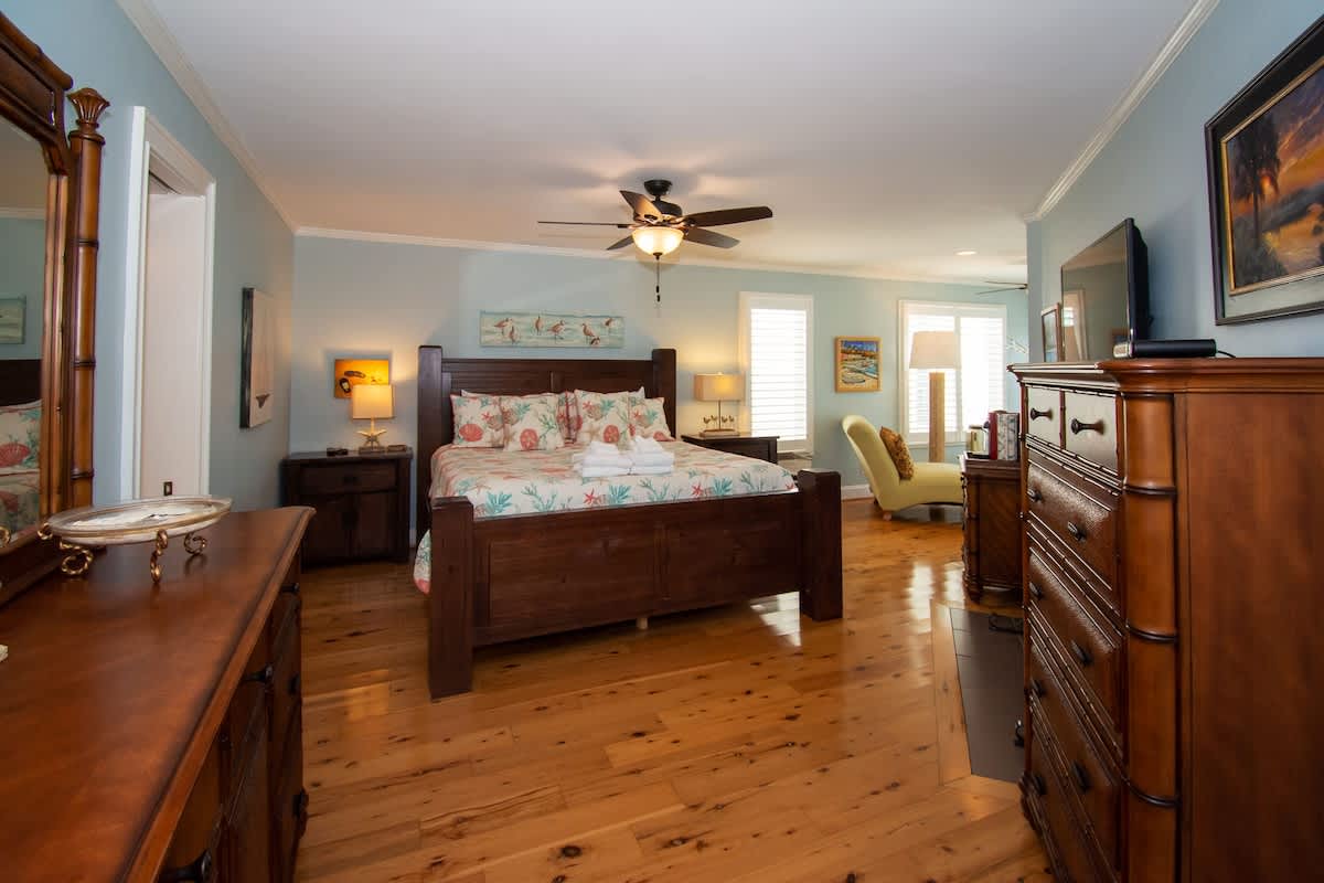 Primary bedroom with en suite bathroom