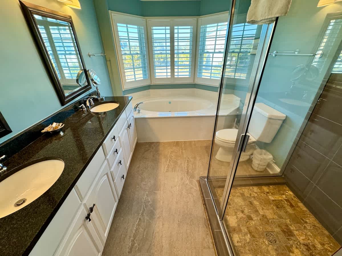 Primary bedroom with en suite bathroom