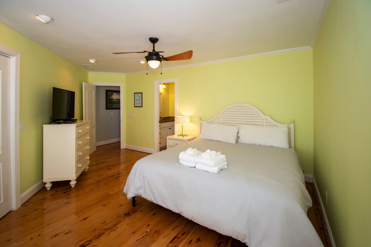 Second floor guest bedroom with en suite bath