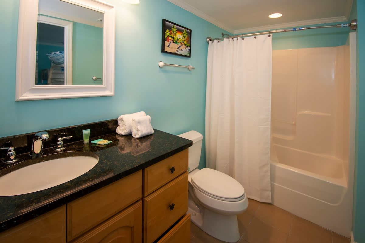 Third floor bunk bedroom with en suite bathroom