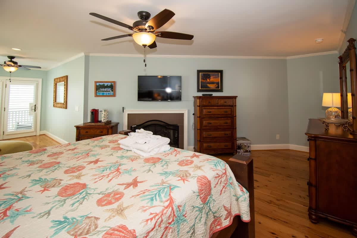 Primary bedroom with en suite bathroom