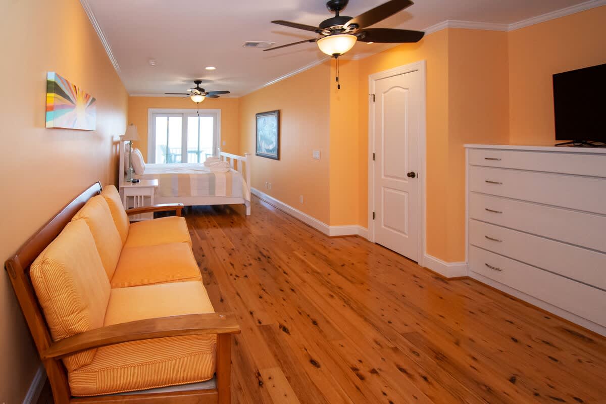 Second floor guest bedroom with en suite bath