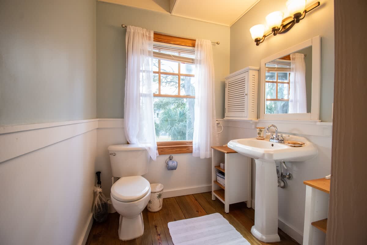 Guest Bedroom 2 Full Bathroom, En Suite