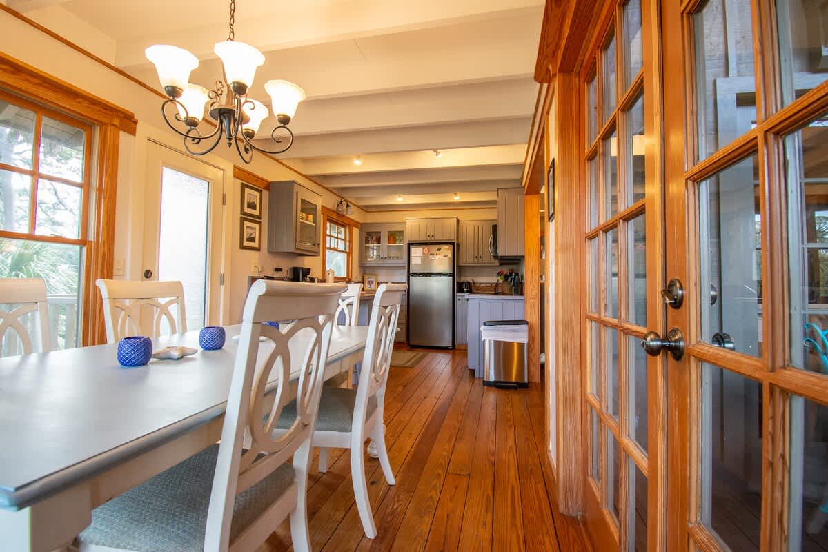 Dining Area looking towards Kitchen