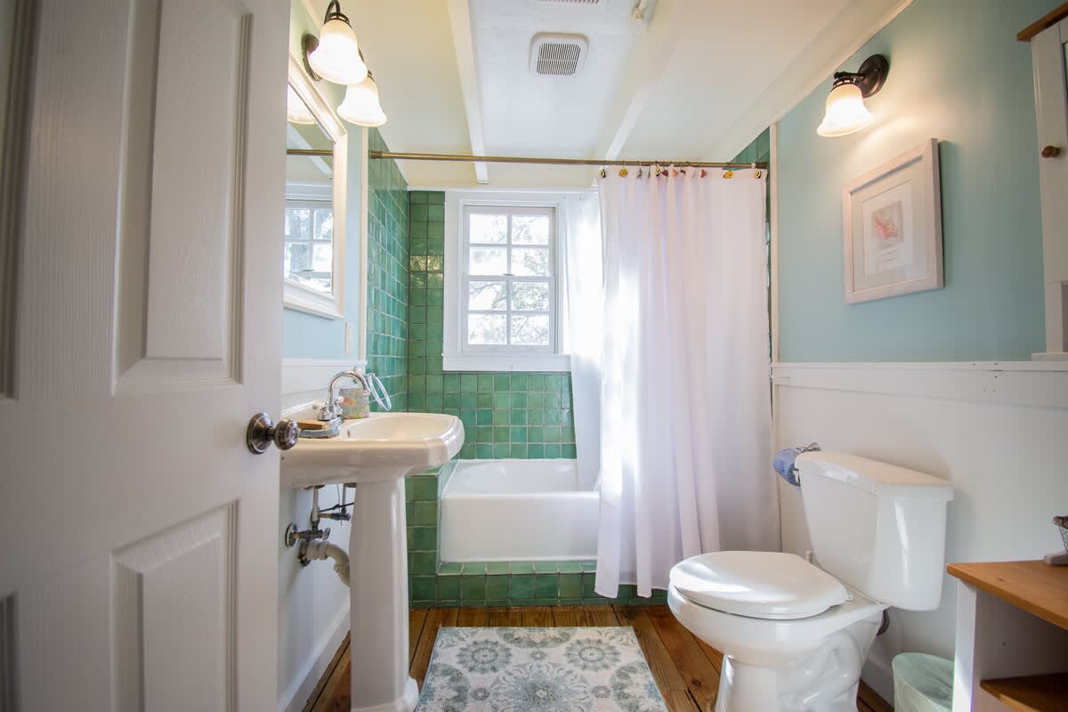 Primary Full Bathroom, En Suite