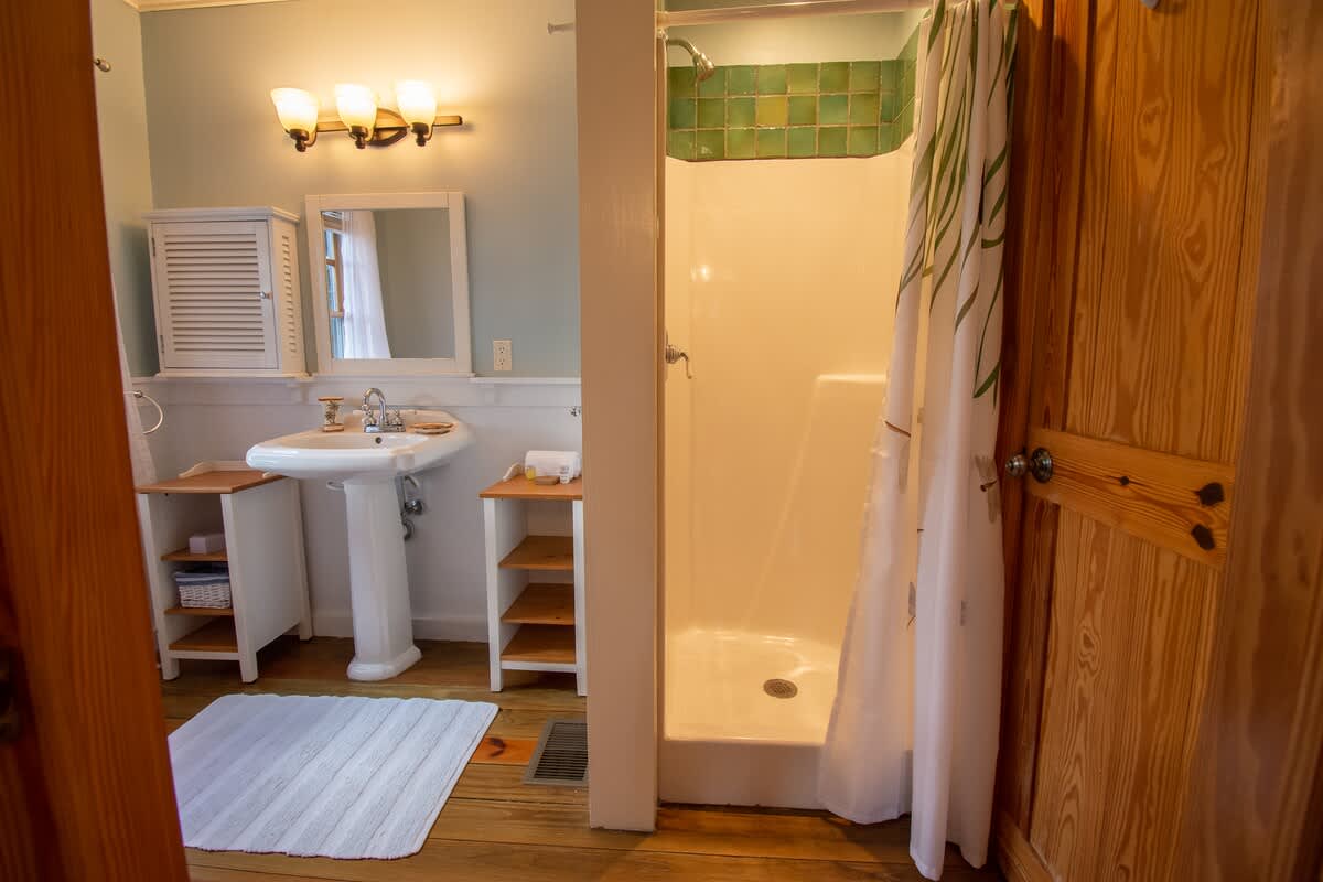 Guest Bedroom 2 Full Bathroom, En Suite