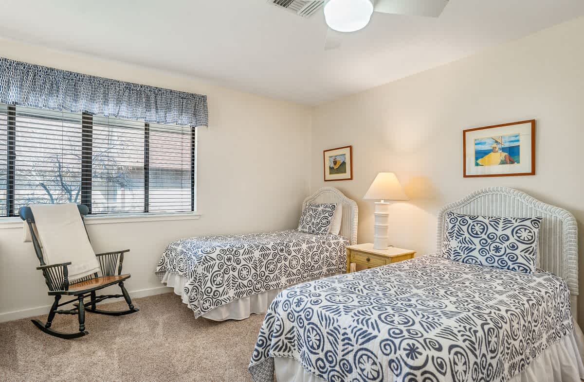 Upstairs Bedroom with Twin Beds 