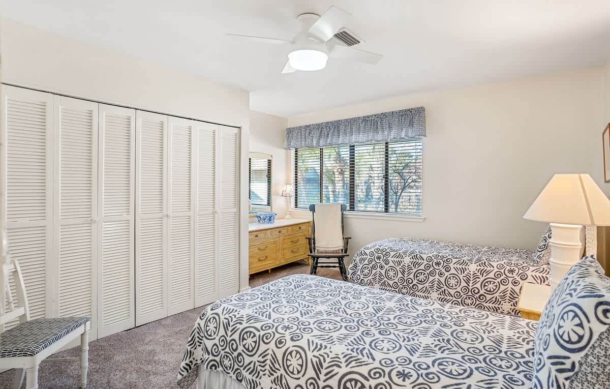 Upstairs Bedroom with Twin Beds 