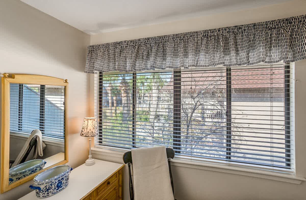 Upstairs Bedroom with Twin Beds 