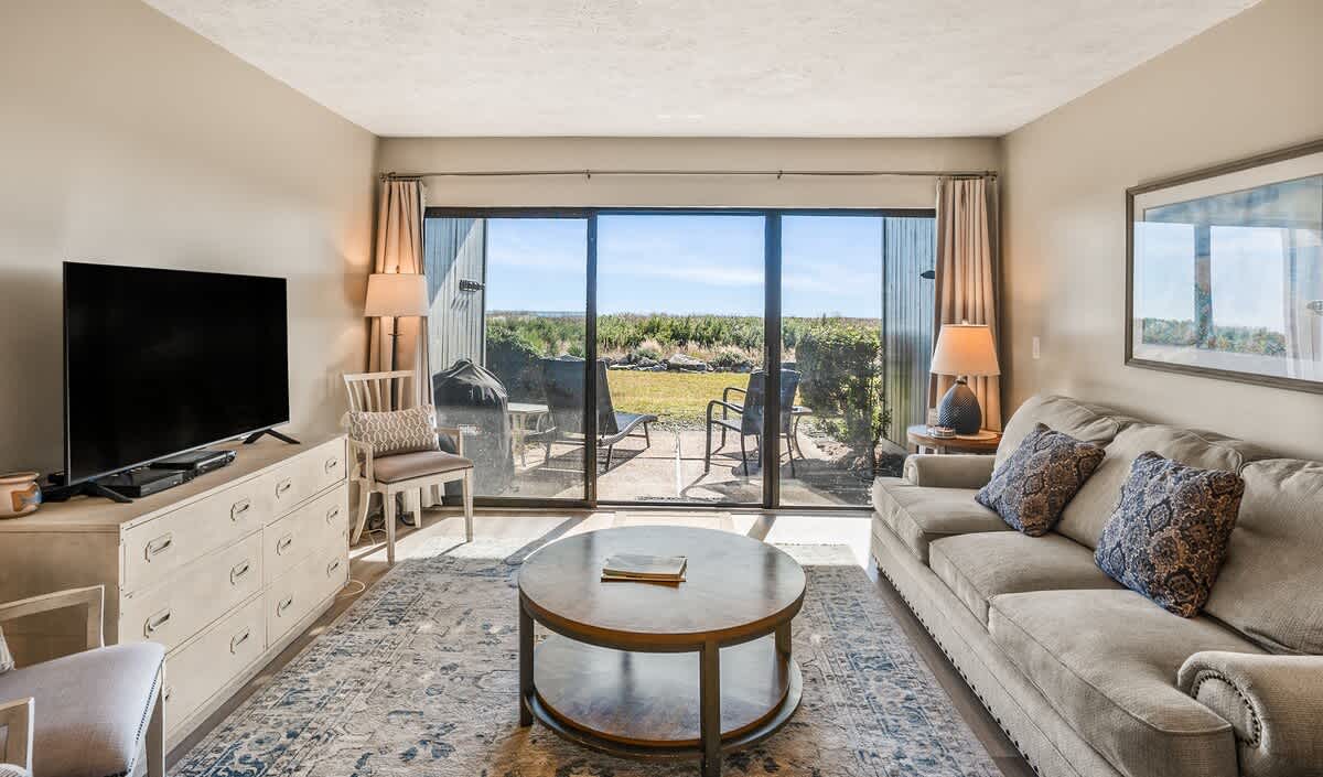 408 Capt John Fripp Villa II