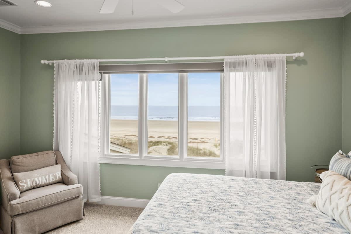 2nd Level Guest Bedroom with Queen Bed Oceanfront with Full En Suite Jack and Jill Bathroom