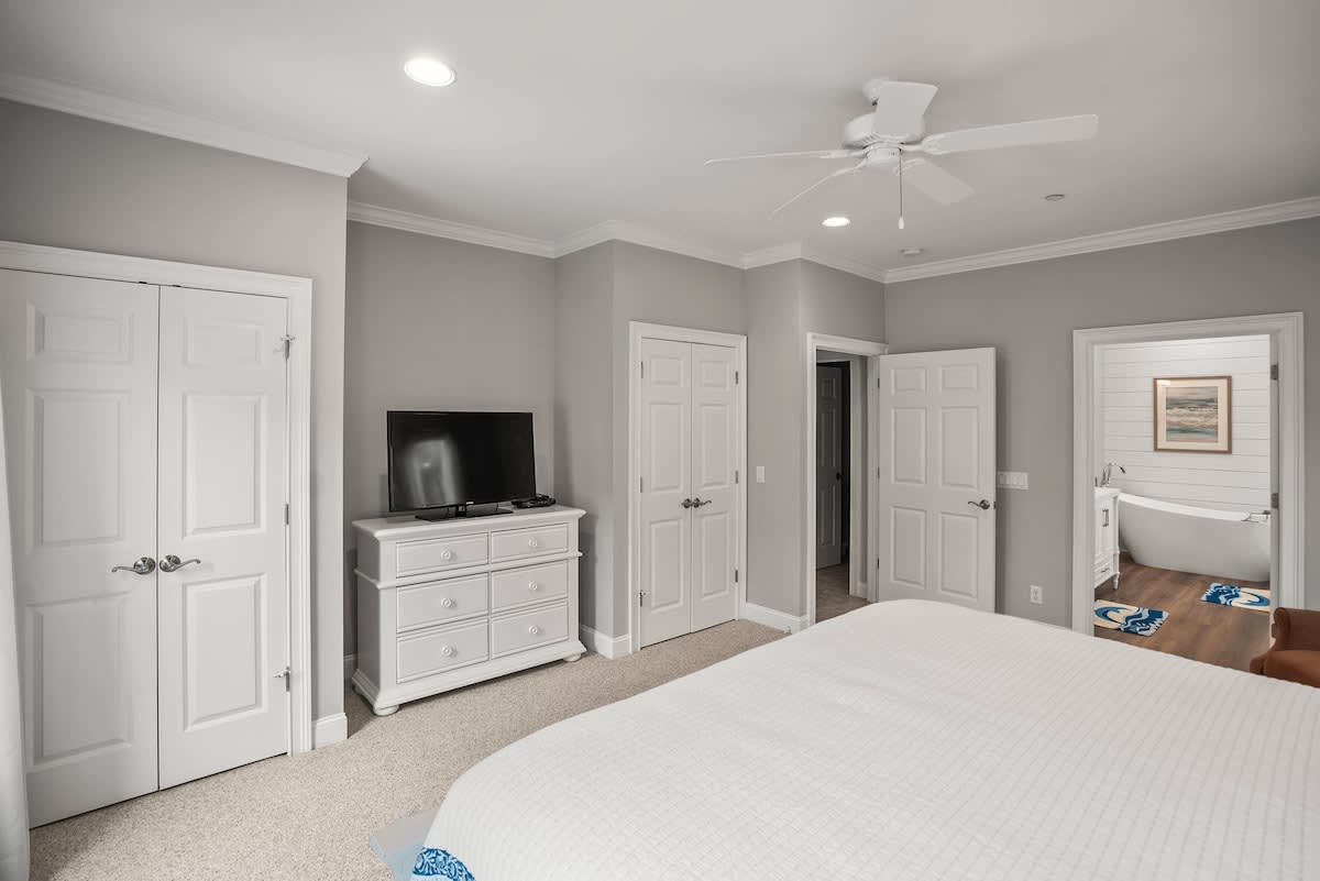 1st Level Primary Bedroom with King Bed and Full En Suite Bathroom