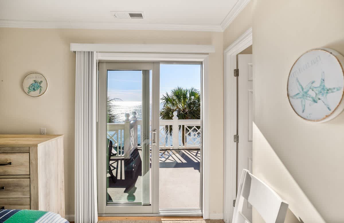 Guest Bedroom with Queen Bed, Jack and Jill Full En Suite Bathroom and Ocean View Balcony