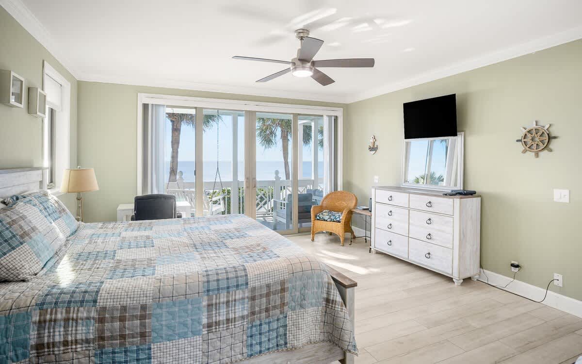1st Level Primary with King Bed, Ocean Front Balcony and Full En Suite Bathroom