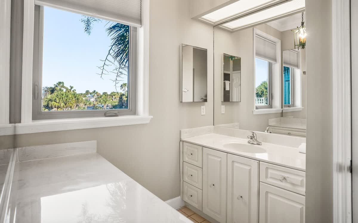 Full En Suite Bathroom 